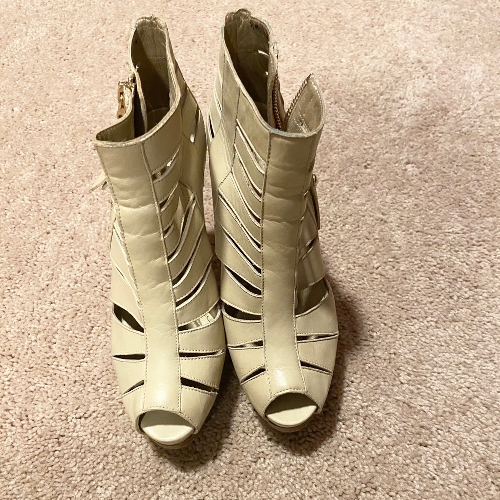 Stuart Weitzman Nude Heels